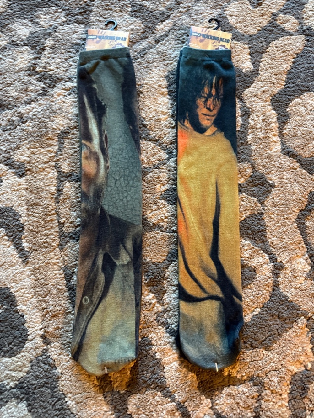 The Walking Dead Graphic Knee-High Socks - Yellow/Black